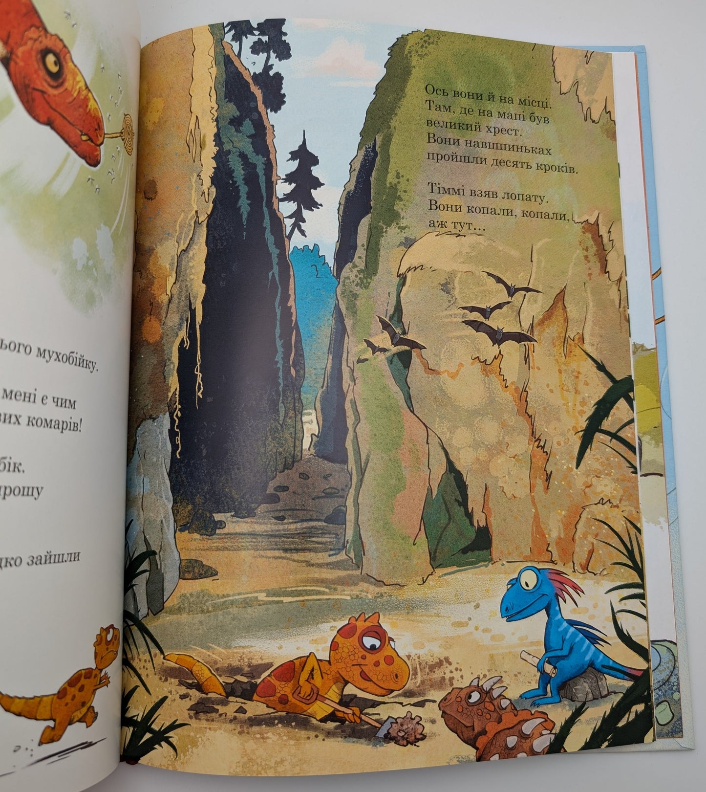 Dinosaur friends. Searching for treasure