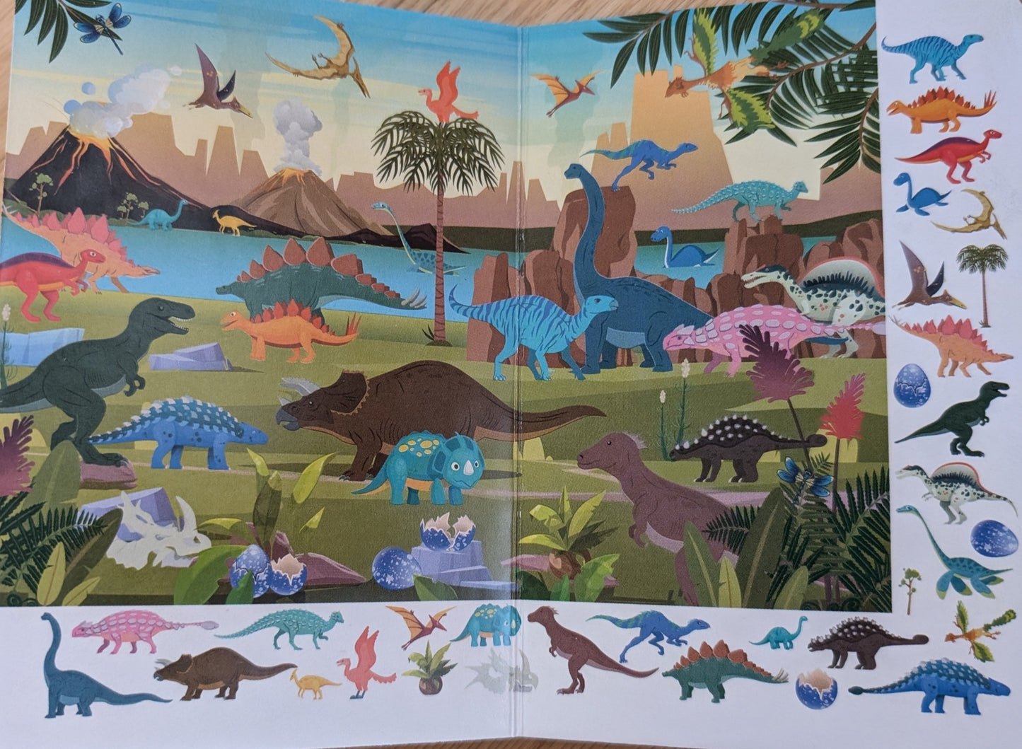 Wimmelbuch. Dinosaurs (small)