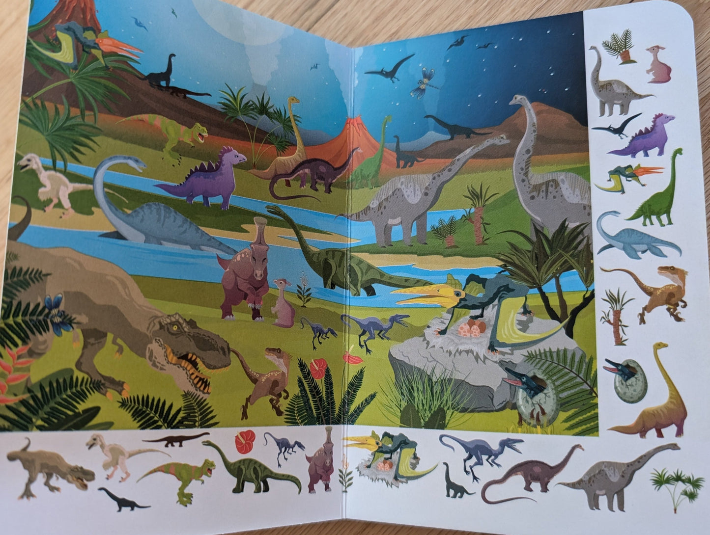 Wimmelbuch. Dinosaurs (small)