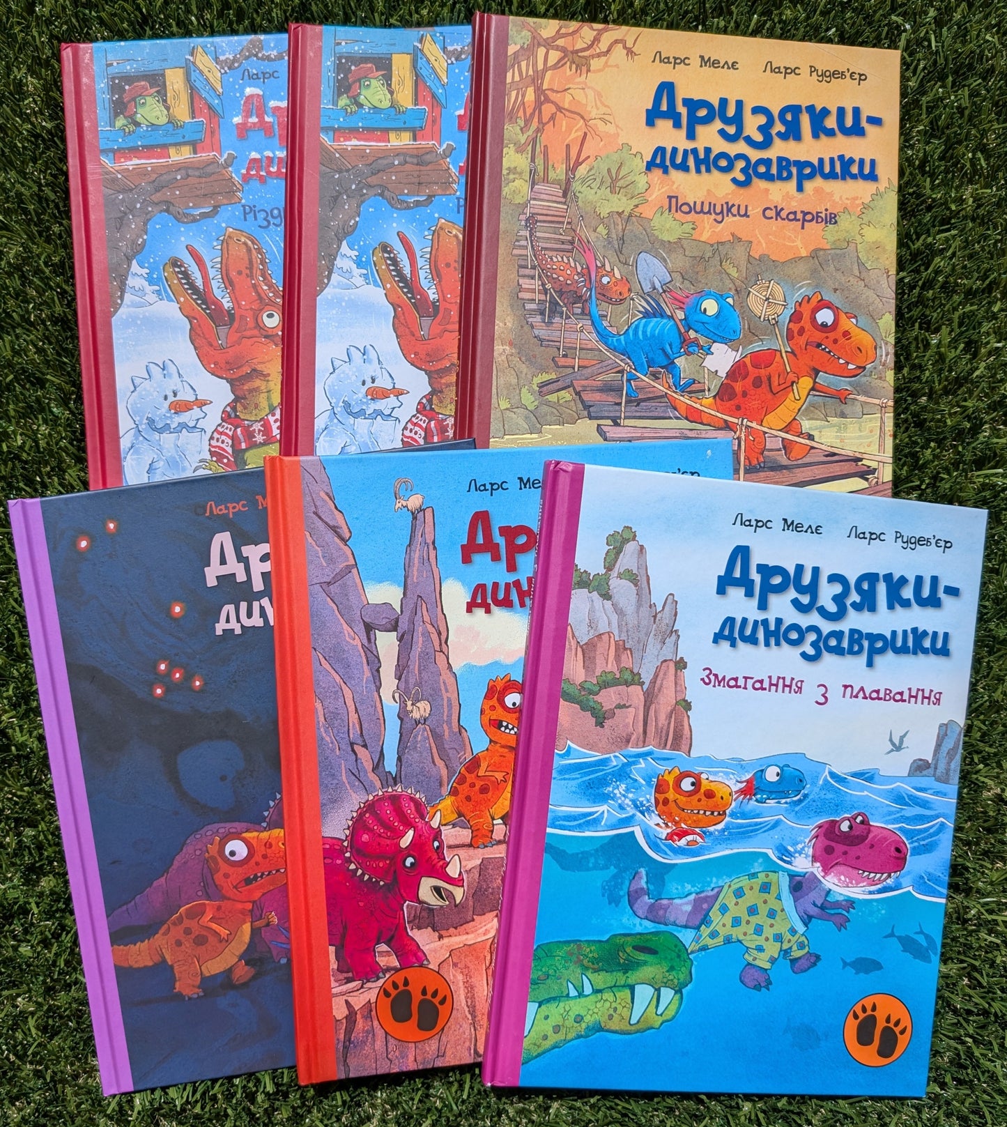 Dinosaur friends. The Christmas Gift